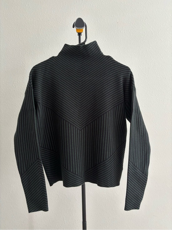 Tahari Sweaters - Tahari Women’s Mock Neck Sweater Sz S Green Black Chevron Striped Thick Knit